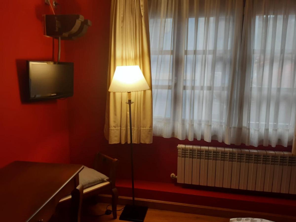 Hotel La Plaza Проаса Екстер'єр фото